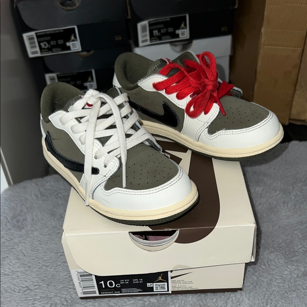 Travis Scott Jordan 1s